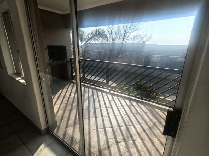 Townhouse To Rent in Eden Glen, Edenvale - Photo 5