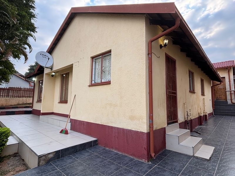 House For Sale in Kamagugu, Nelspruit - Photo 2
