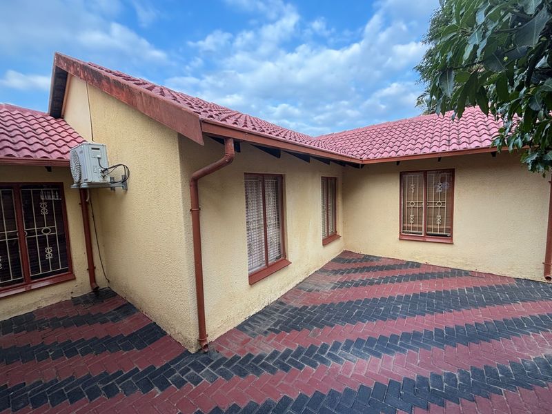 House For Sale in Kamagugu, Nelspruit - Photo 4
