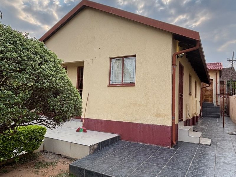 House For Sale in Kamagugu, Nelspruit - Photo 3