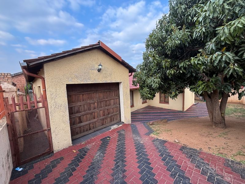 House For Sale in Kamagugu, Nelspruit - Photo 5