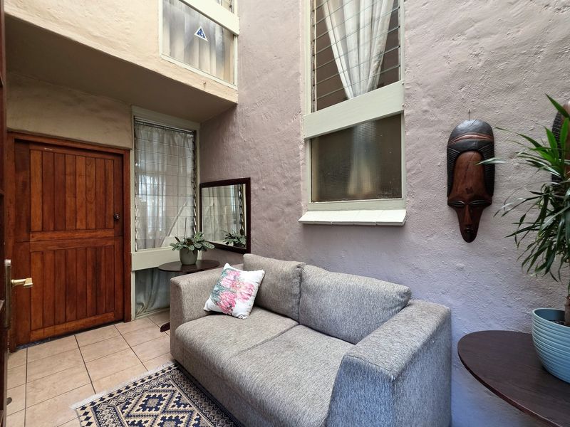 5 Bedroom Duplex-Townhouse for Sale in Arcadia - Photo 5