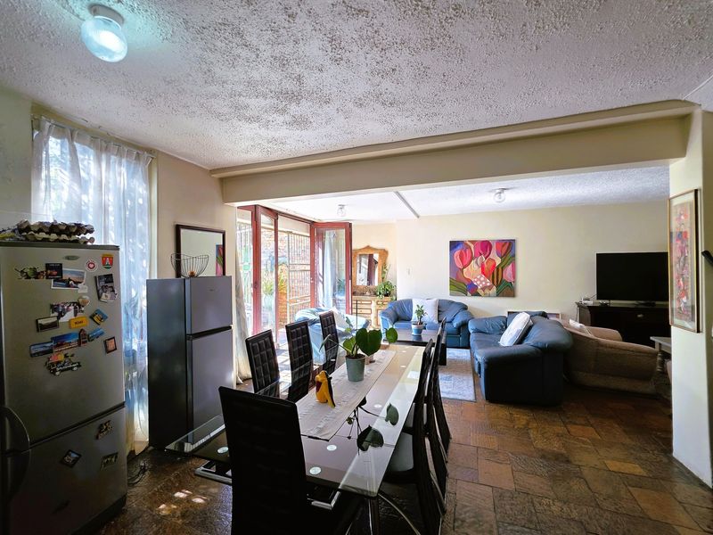 5 Bedroom Duplex-Townhouse for Sale in Arcadia - Photo 10