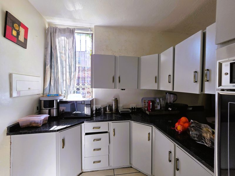 5 Bedroom Duplex-Townhouse for Sale in Arcadia - Photo 8