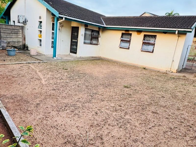 House To Rent in Amanzimtoti, KwaZulu Natal - Photo 1