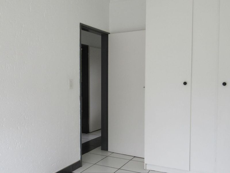 Townhouse For Sale in Kew, Johannesburg - Photo 9