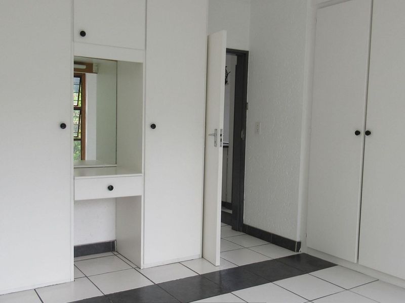 Townhouse For Sale in Kew, Johannesburg - Photo 8