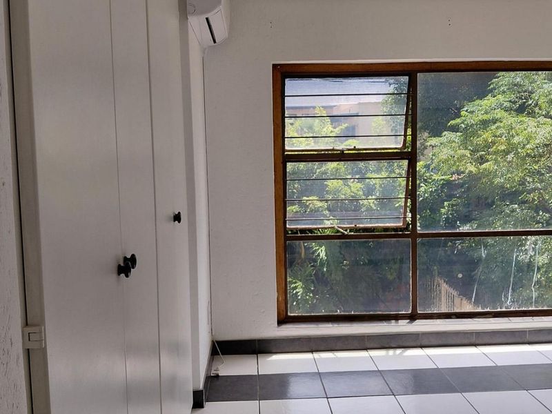 Townhouse For Sale in Kew, Johannesburg - Photo 6