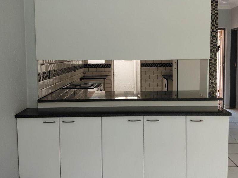 Townhouse For Sale in Kew, Johannesburg - Photo 4