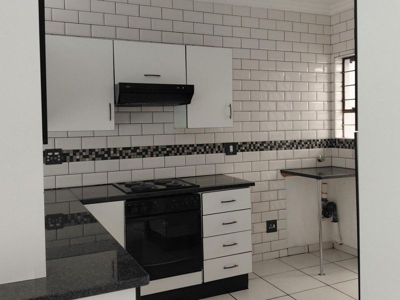 Townhouse For Sale in Kew, Johannesburg - Photo 5