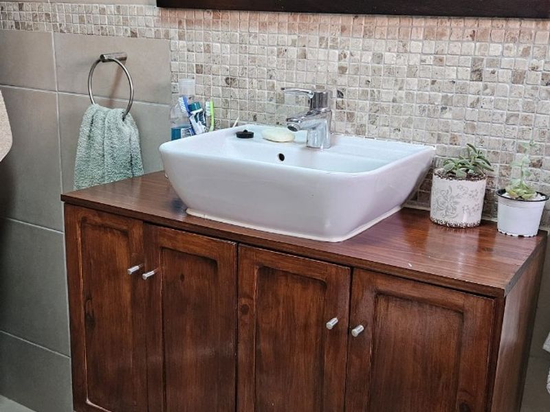 Furnished 2-Bedroom Garden Cottage in Melkbosstrand - Photo 5