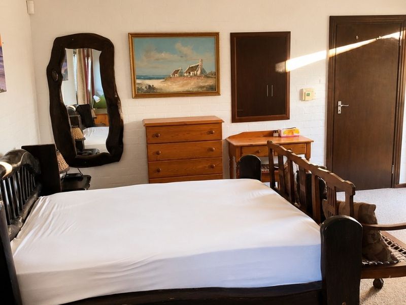 Furnished 2-Bedroom Garden Cottage in Melkbosstrand - Photo 4