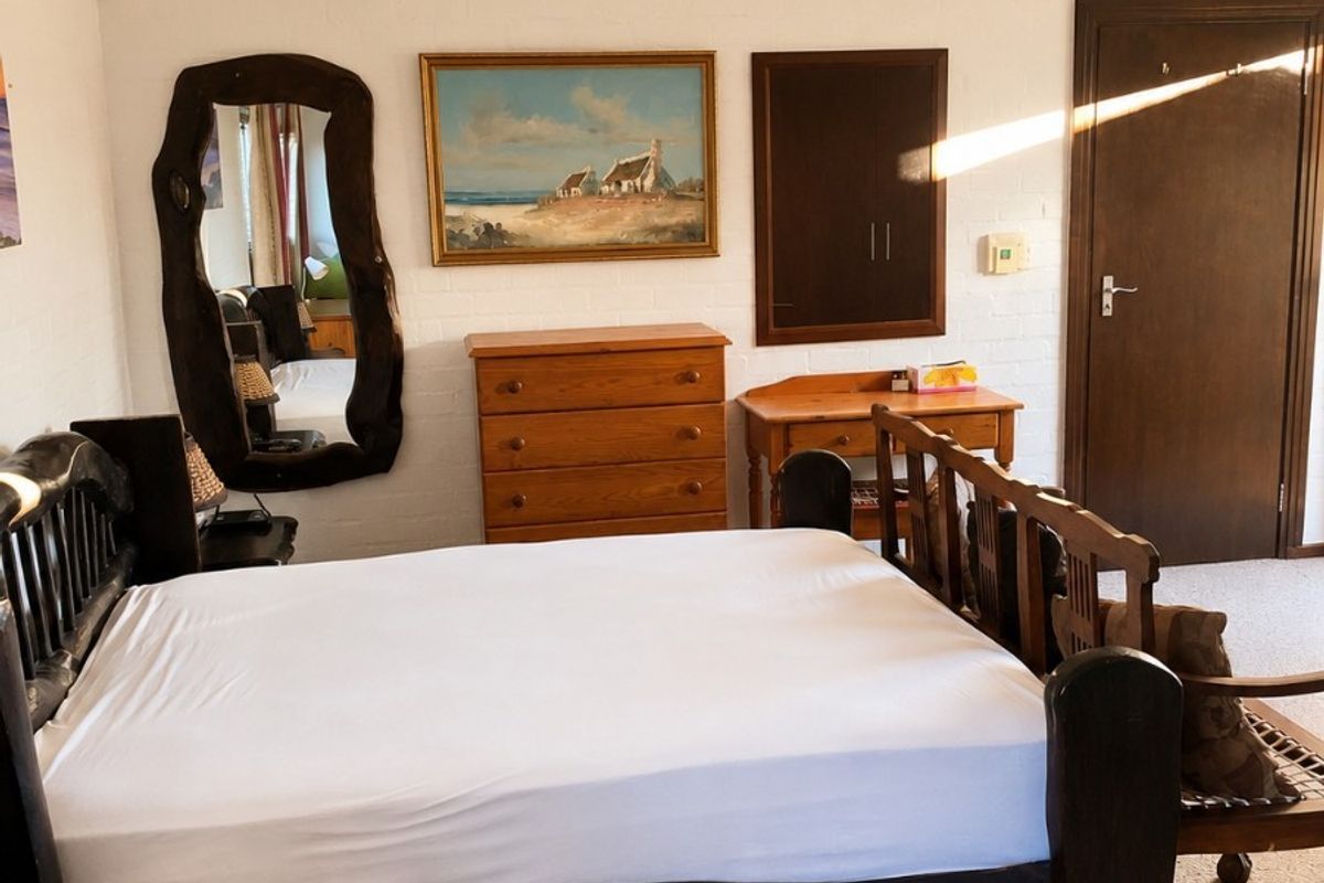 Furnished 2-Bedroom Garden Cottage in Melkbosstrand - Photo 4