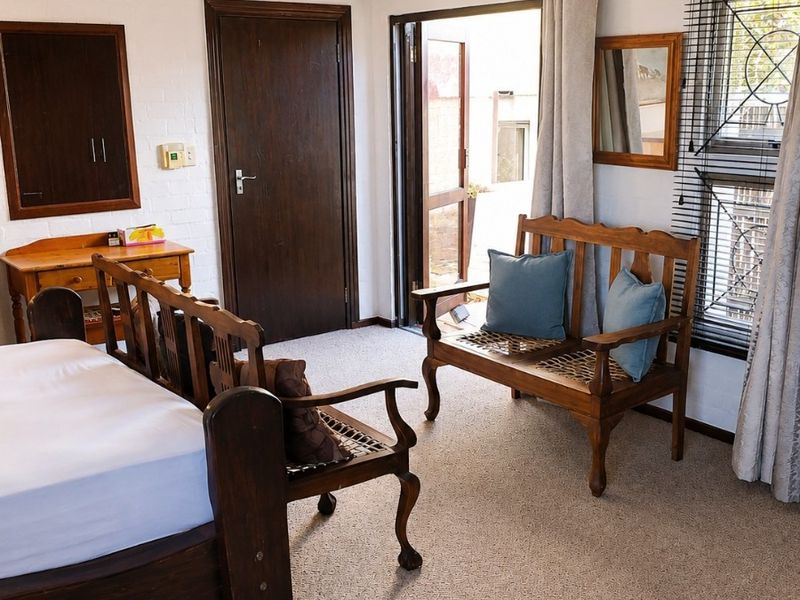 Furnished 2-Bedroom Garden Cottage in Melkbosstrand - Photo 3