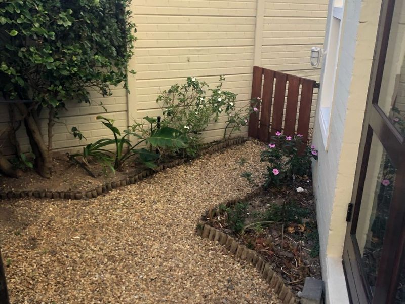 Furnished 2-Bedroom Garden Cottage in Melkbosstrand - Photo 2