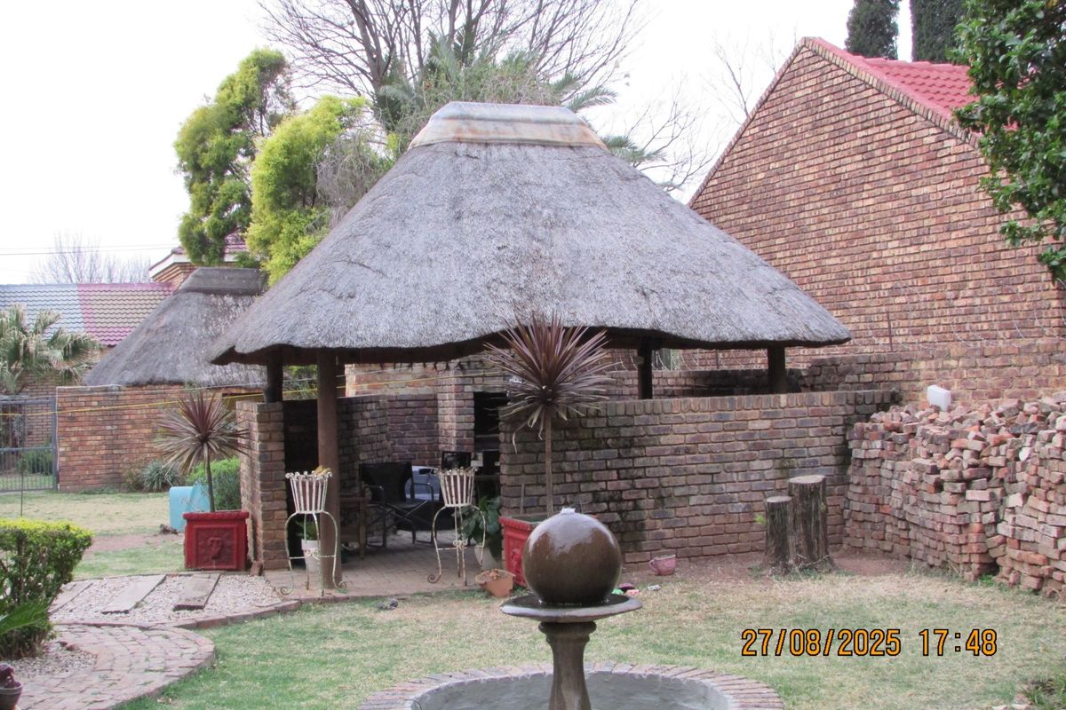 Townhouse For Sale in Bester, Bronkhorstspruit - Photo 2