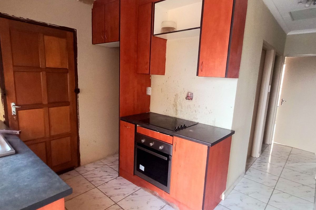Family house available for rental in Soshanguve block vv - Photo 4