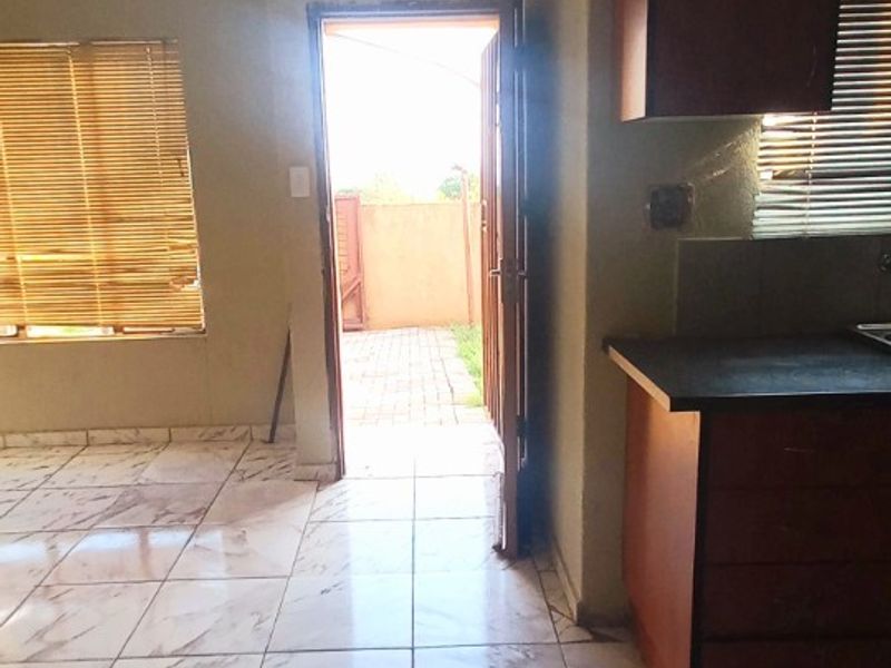 Family house available for rental in Soshanguve block vv - Photo 5