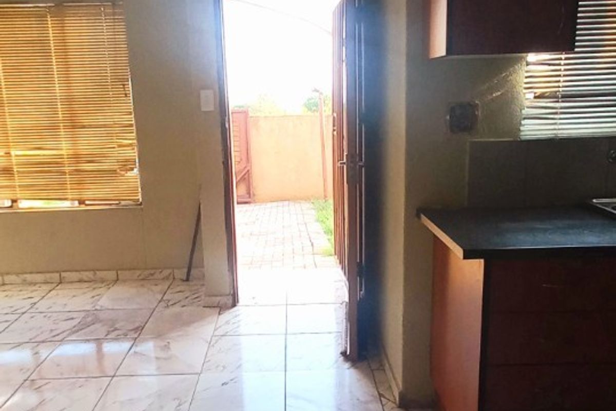 Family house available for rental in Soshanguve block vv - Photo 5