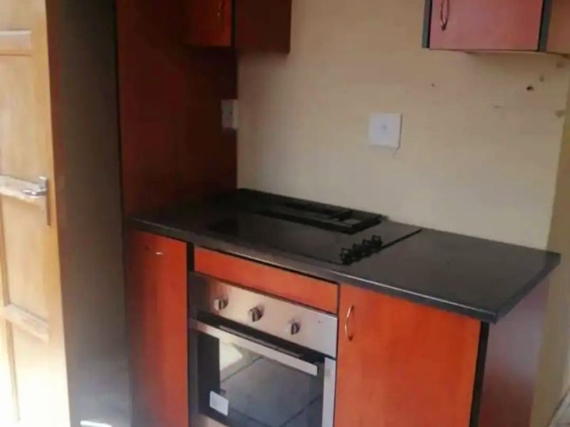 Family house available for rental in Soshanguve block vv - Photo 2