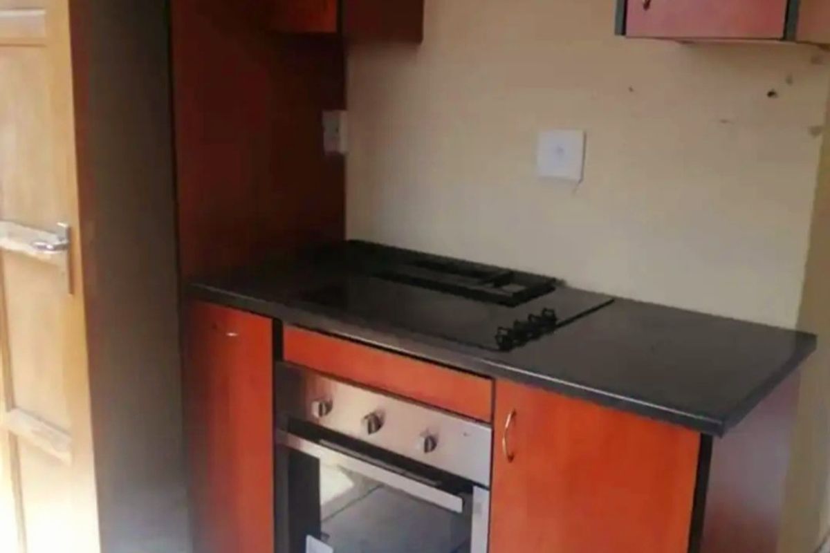 Family house available for rental in Soshanguve block vv - Photo 2