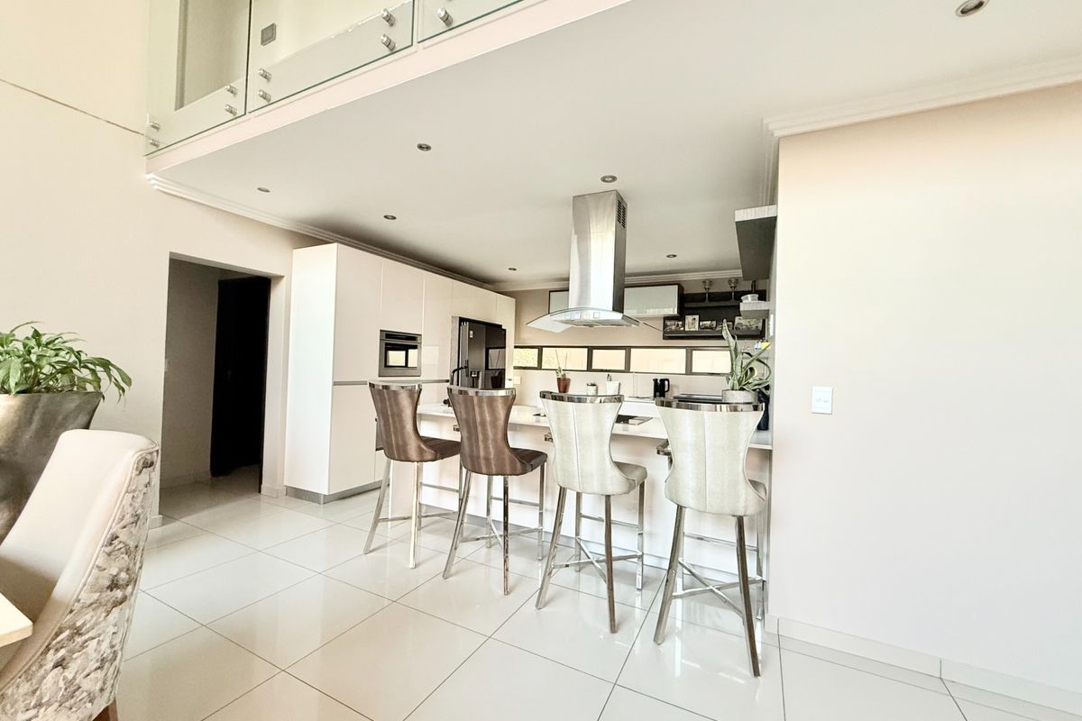 ULTRA MODERN FURNISHED HOME TO RENT IN FOURWAYS - Photo 4