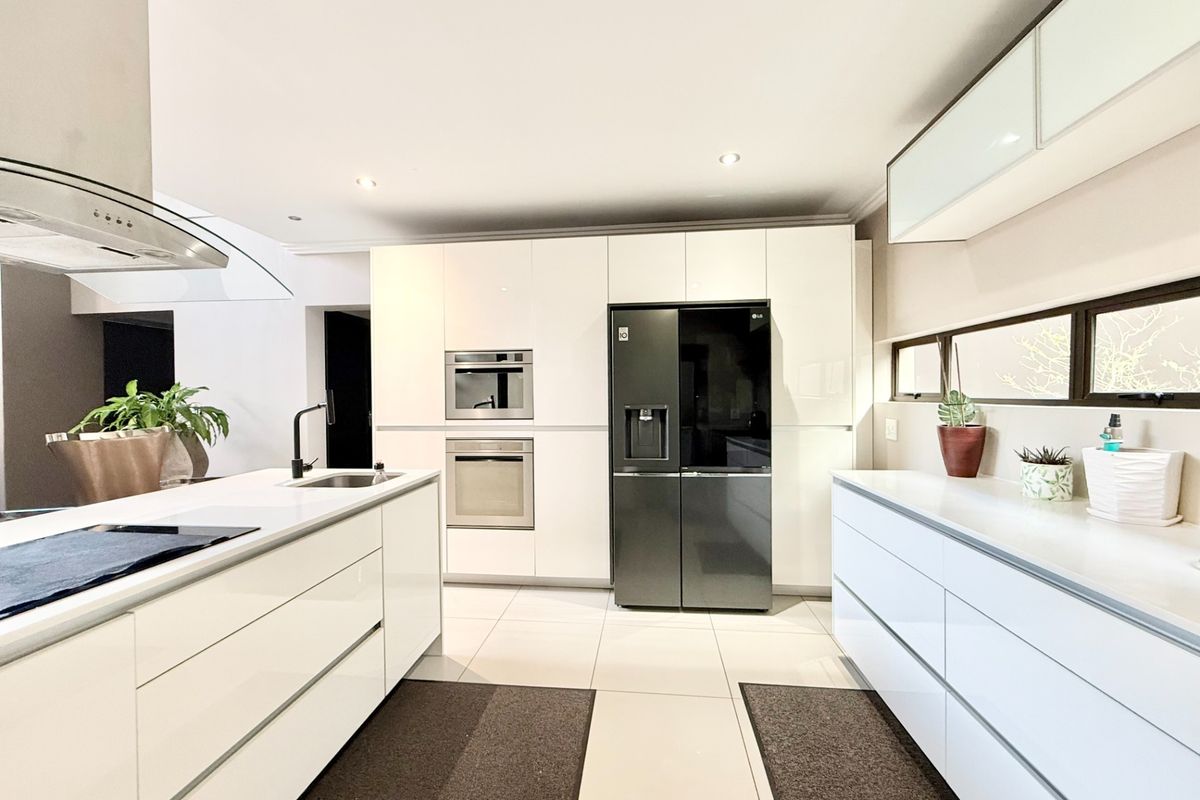 ULTRA MODERN FURNISHED HOME TO RENT IN FOURWAYS - Photo 5