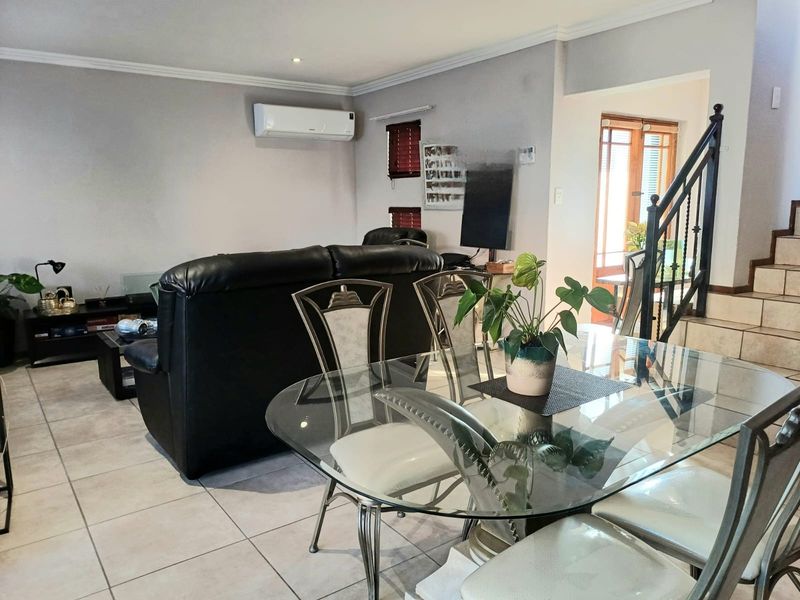 3 Bedroom Townhouse to Rent in Amorosa - Photo 7