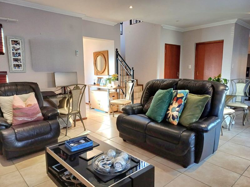 3 Bedroom Townhouse to Rent in Amorosa - Photo 8