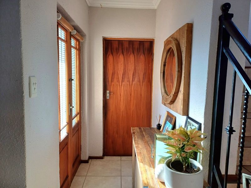 3 Bedroom Townhouse to Rent in Amorosa - Photo 2