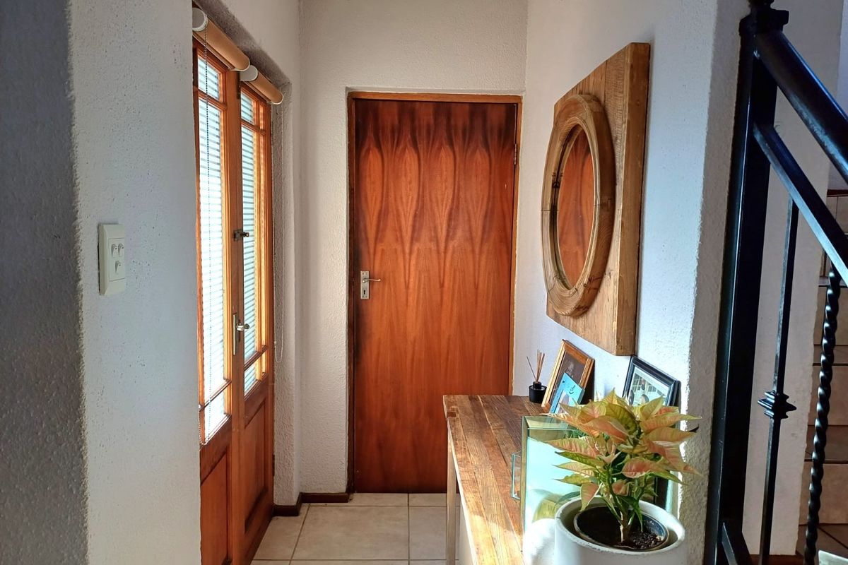 3 Bedroom Townhouse to Rent in Amorosa - Photo 2