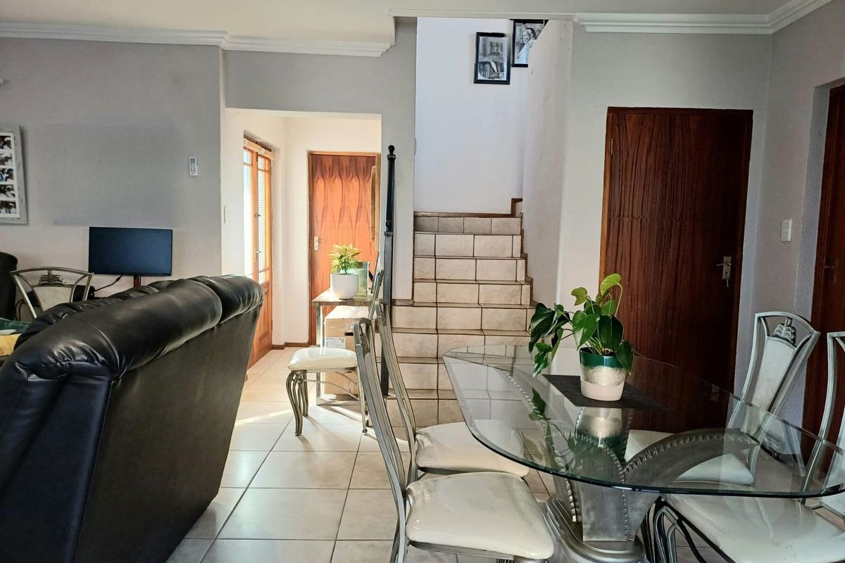 3 Bedroom Townhouse to Rent in Amorosa - Photo 3