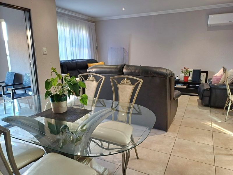 3 Bedroom Townhouse to Rent in Amorosa - Photo 5