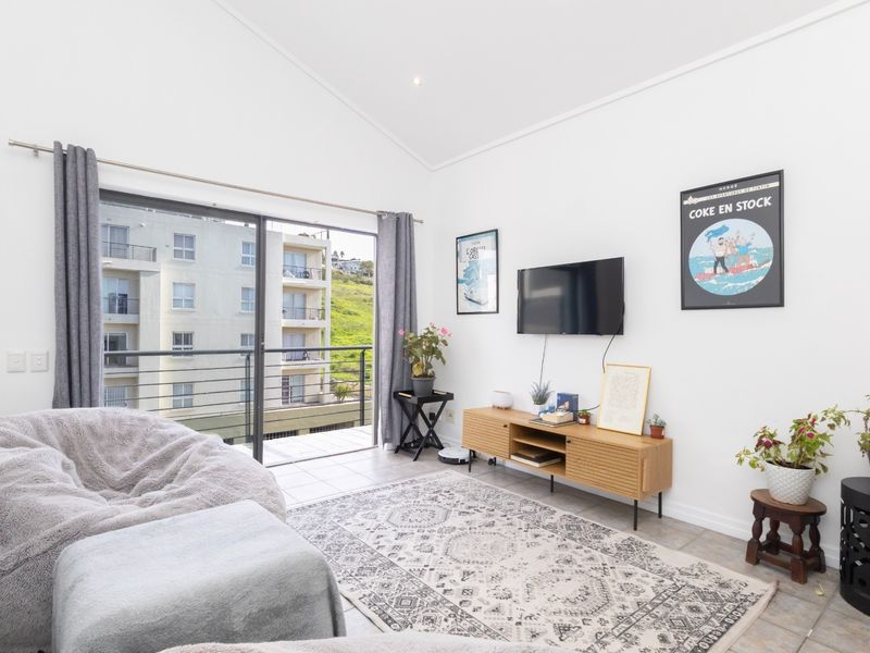 Well Maintained 2 Bedroom Apartment in Tygerfalls - Photo 2