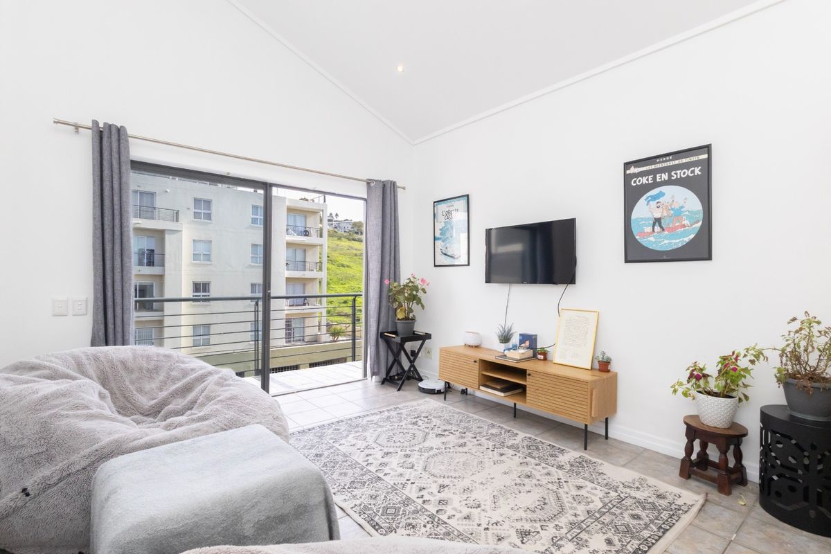 Well Maintained 2 Bedroom Apartment in Tygerfalls - Photo 2