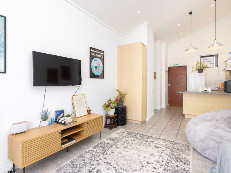 Well Maintained 2 Bedroom Apartment in Tygerfalls - Photo 6