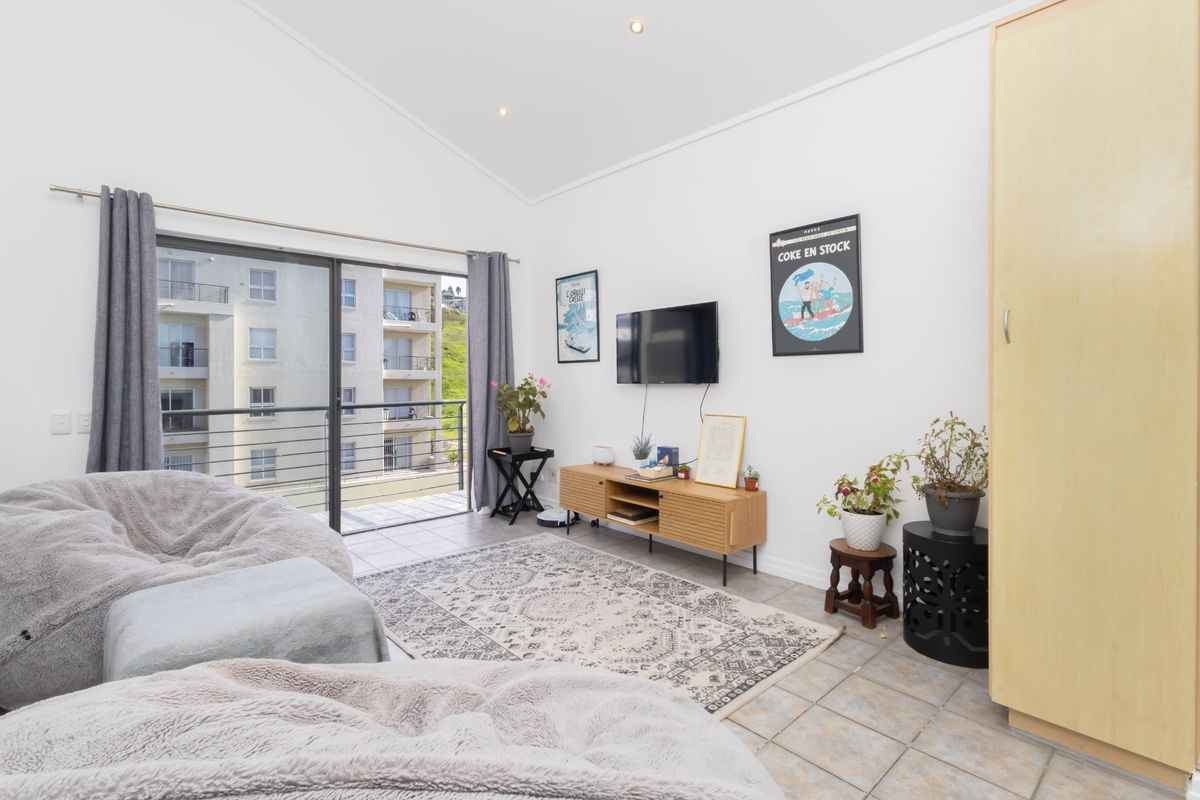 Well Maintained 2 Bedroom Apartment in Tygerfalls - Photo 4