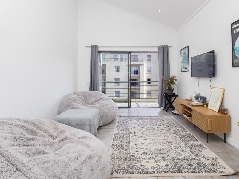 Well Maintained 2 Bedroom Apartment in Tygerfalls - Photo 3