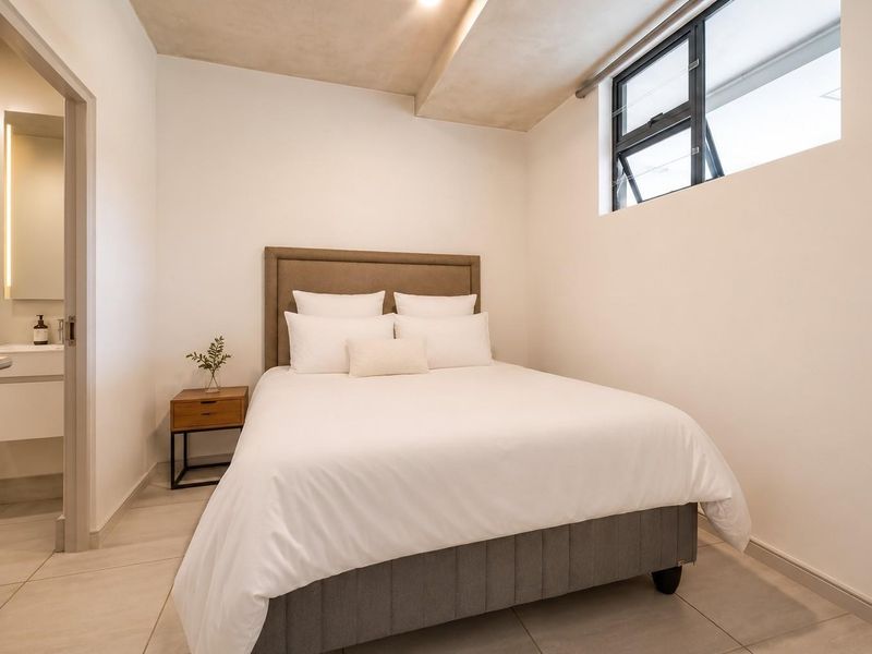 Available Immediately!!! Furnished 2 Beds, 2Baths Ground-Floor Apartment - Photo 10