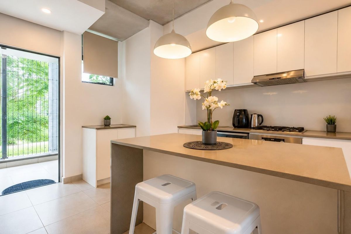 Available Immediately!!! Furnished 2 Beds, 2Baths Ground-Floor Apartment - Photo 4