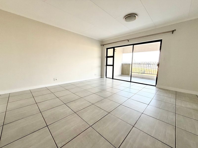 1 Bed - 1 Bath Apartment with Balcony For Sale in Waterfall, Midrand - Photo 6