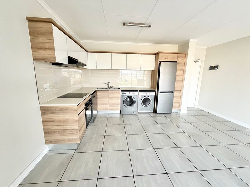 1 Bed - 1 Bath Apartment with Balcony For Sale in Waterfall, Midrand - Photo 9