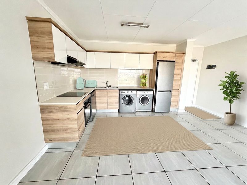 1 Bed - 1 Bath Apartment with Balcony For Sale in Waterfall, Midrand - Photo 8