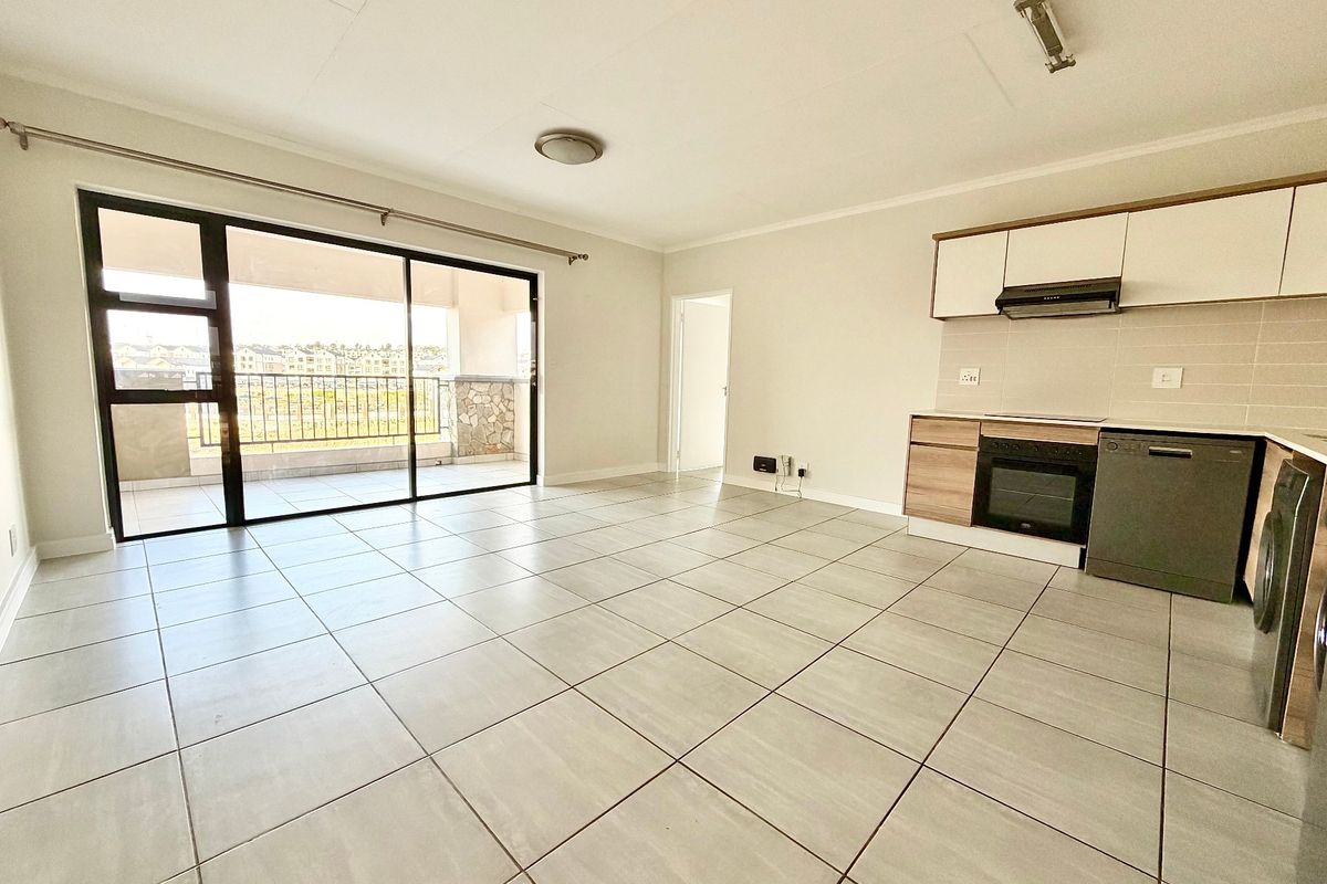 1 Bed - 1 Bath Apartment with Balcony For Sale in Waterfall, Midrand - Photo 5