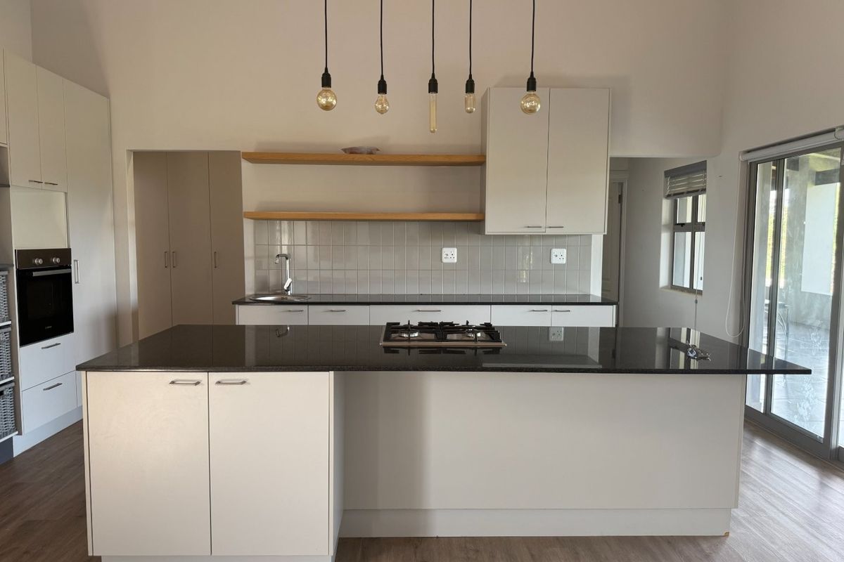 House For Sale in Van Wyksdorp, Ladismith - Photo 4