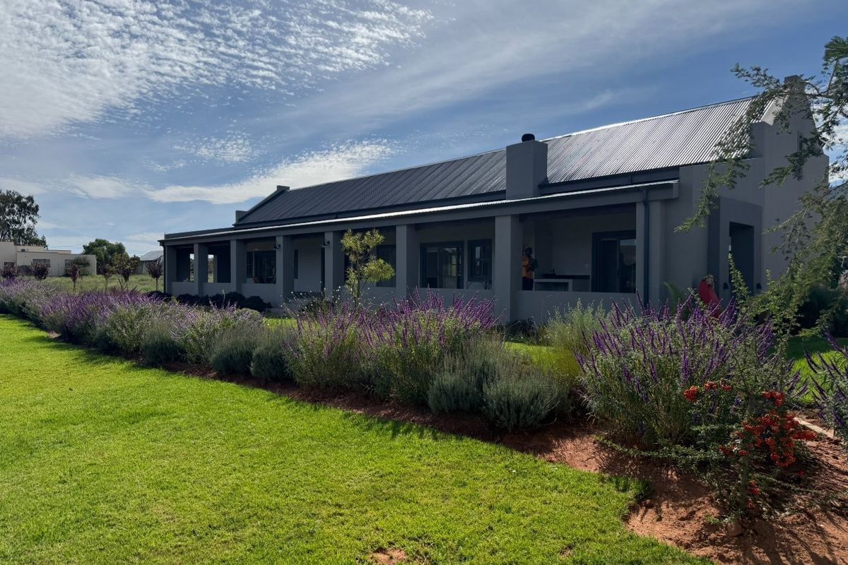 House For Sale in Van Wyksdorp, Ladismith - Photo 2