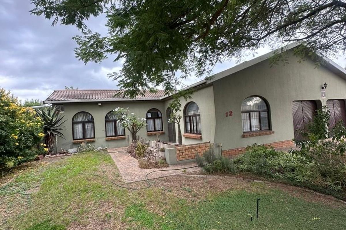 House For Sale in Protea Heights, Brackenfell - Photo 2