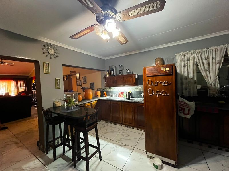 Townhouse for Sale Jacolene Complex - Photo 9