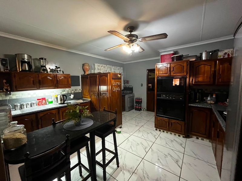 Townhouse for Sale Jacolene Complex - Photo 8