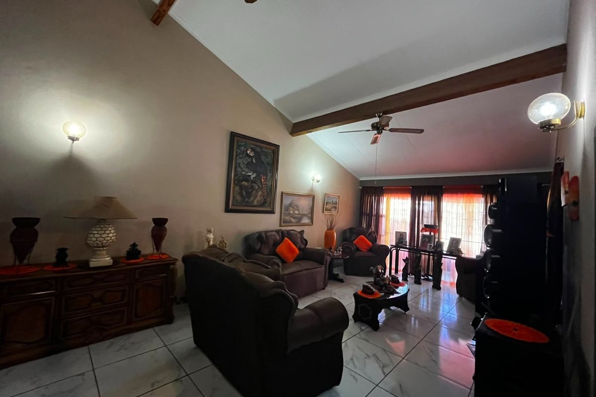 Townhouse for Sale Jacolene Complex - Photo 4